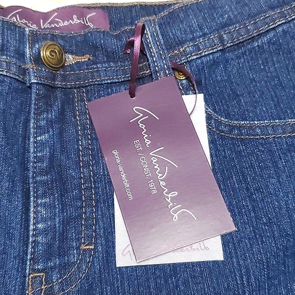 Gloria Vanderbilt blue jeans - Picture 3 of 8